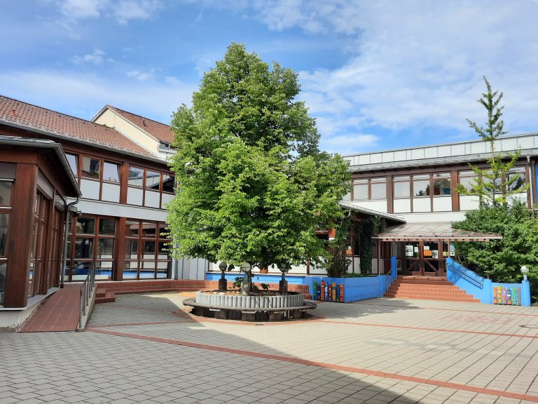 Grundschule Roßtal - Pausenhof