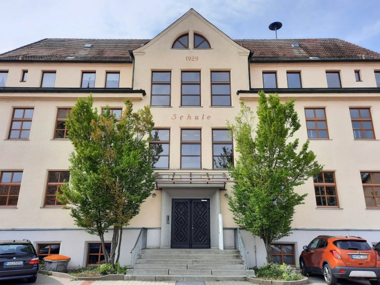Grossansicht in neuem Fenster: Grundschule Roßtal 1